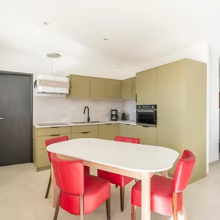 Avec Jacuzzi Sauna Apartament *